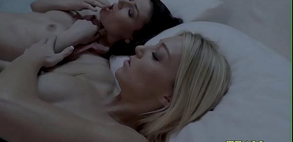 Lesbian hottie scissoring teen